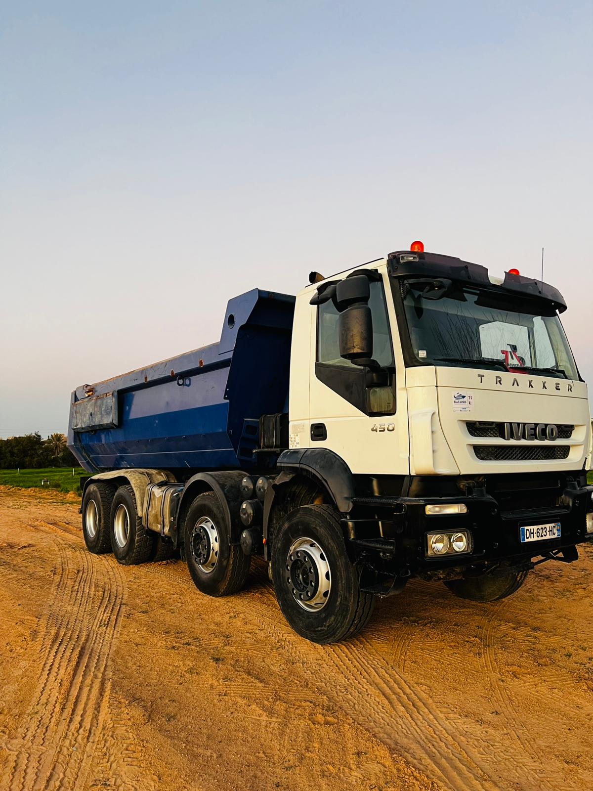 شاحنات قلابات